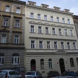 Continents Nearby Main Train And Bus Station Appartement Prague